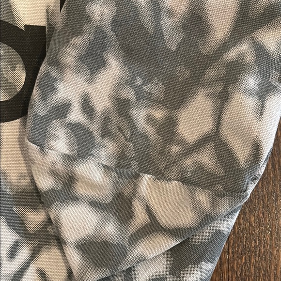 COPY - ALO Yoga Gray Tote Bag - Picture 10 of 11